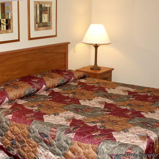 Super 8 By Wyndham Berlin Wi Hotel Room photo